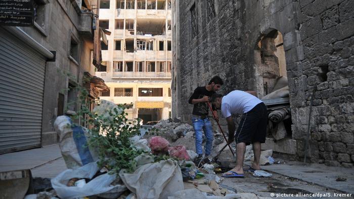 Syrer kehren in vom Krieg zerstörtes Aleppo zurück (picture-alliance/dpa/S. Kremer)