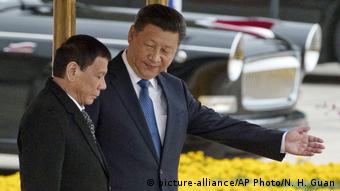 China Präsident Xi Jinping und Präsident Rodrigo Duterte (picture-alliance/AP Photo/N. H. Guan)