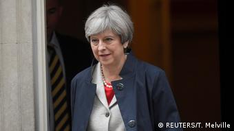 England Theresa May verlässt die Downing Street in London (REUTERS/T. Melville)