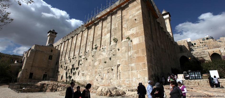 No centro antigo de Hebron está localizado o Túmulo dos Patriarcas, para judeus, ou Mesquita de Ibrahim, para muçulmanos