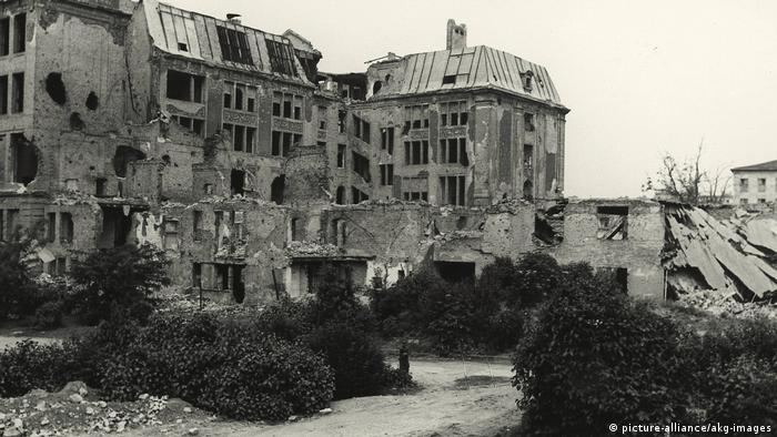Главная штаб-квартира гестапо на Принц-Альбрехт-Штрассе в Берлине в 1945 году. 