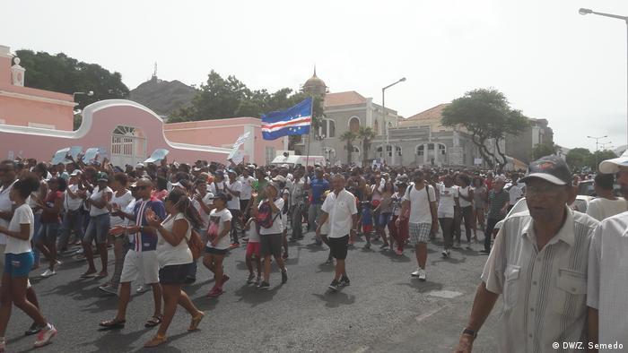 Kap Verde Demonstration gegen die Vorherrschaft der Hauptinsel (DW/Z. Semedo)
