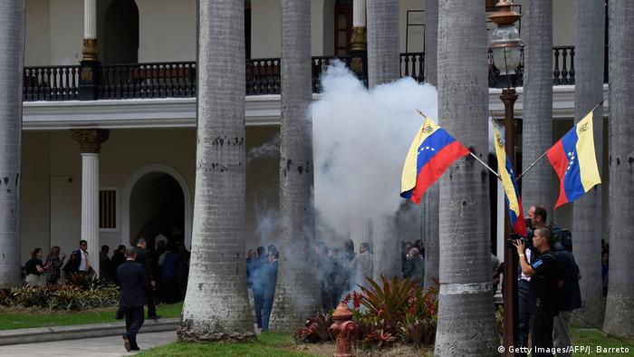 Venezuela Überfall auf Parlament (Getty Images/AFP/J. Barreto)