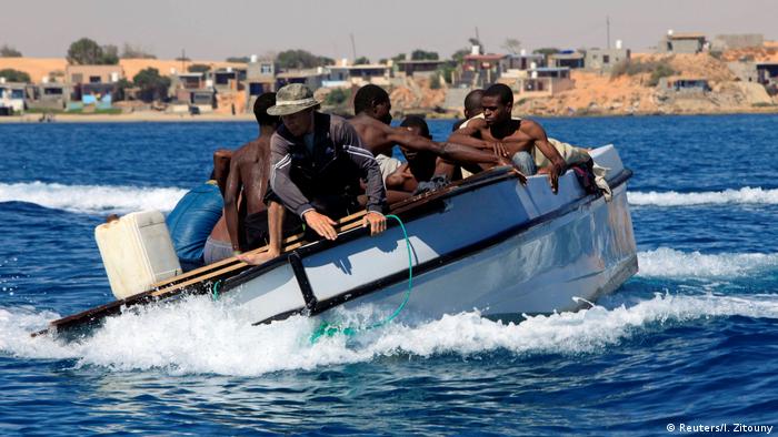 Libyen Flüchtlinge aus Seenot gerettet (Reuters/I. Zitouny)