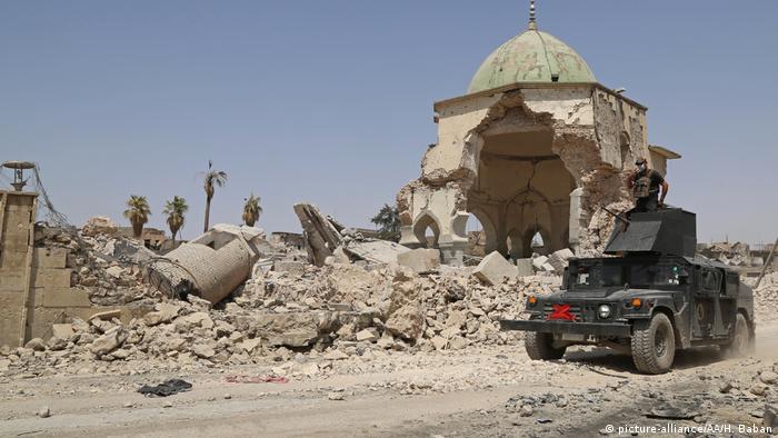 Irak Mossul Moschee Ruinen Armee (picture-alliance/AA/H. Baban)