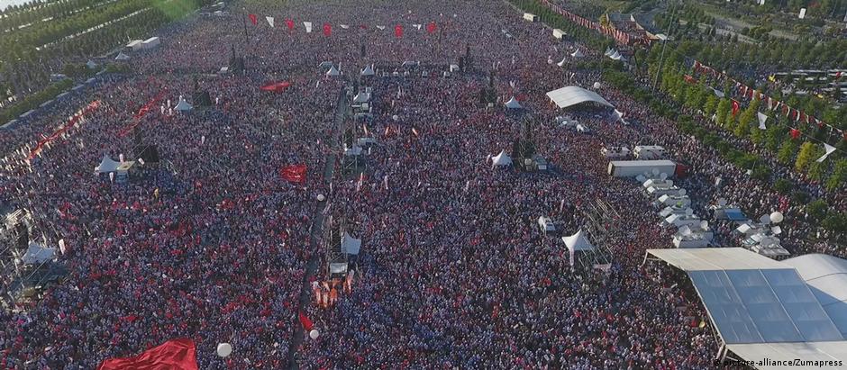 O protesto de domingo em Istambul: mais de 1 milhão de manifestantes, segundo organizadores