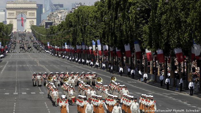 Frankreich Paris Nationalfeiertag (picture-alliance/AP Photo/M. Schreiber)