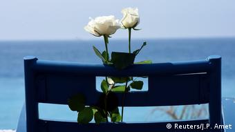 Rosas blancas en memoria de las 86 víctimas del ataque de Niza. 