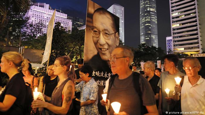 Hongkong Liu Xiaobo Trauermarsch (picture-alliance/AP/V. Yu)
