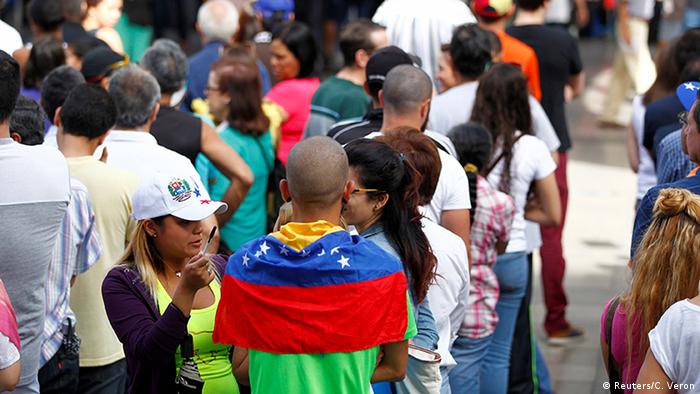 Venezuela Caracas Symbolisches Referendum Opposition (Reuters/C. Veron)