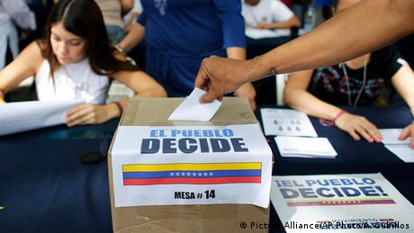 Venezuela Caracas Referendum (Picture Alliance/AP Photo/A. Cubillos)