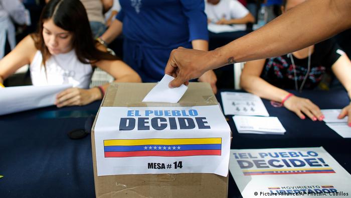 Venezuela Caracas Referendum (Picture Alliance/AP Photo/A. Cubillos)