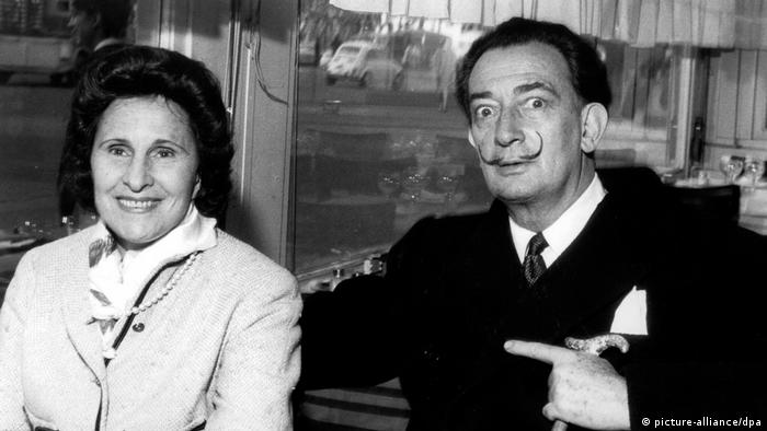 Salvador Dali and wife Gala in 1962 (picture-alliance/dpa)
