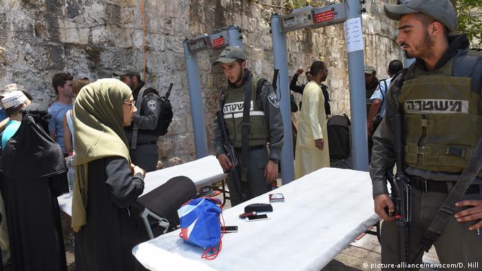 Israel verschärfte Sicherheitsvorkehrungen am Tempelberg in Jerusalem (picture-alliance/newscom/D. Hill)