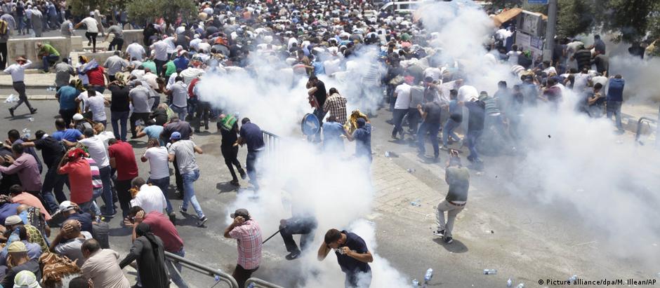 Polícia israelense utilizou gás lacrimogêneo e jatos de água contra manifestantes