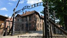 Eingangstor Konzentrationslager Auschwitz-Birkenau Polen