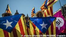 Spanien Barcelona - Unabhängigkeitsdemonstration mit Flaggen