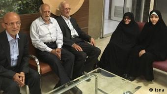 Iranische Abgeordnete treffen Fatemeh Karrubi (isna)