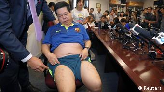 China Brgerrechtler Howard Lam wirft China Misshandlung vor (Reuters)
