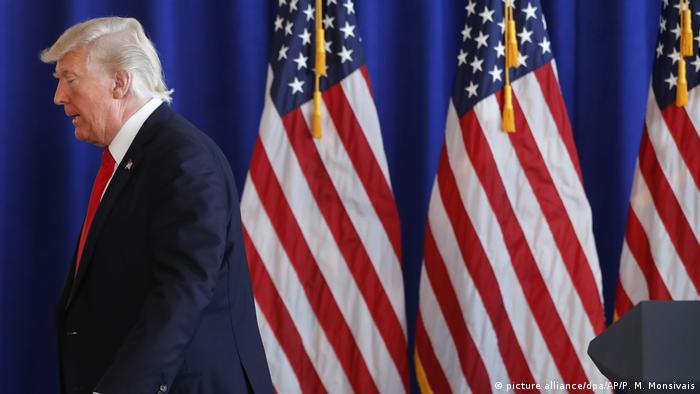 USA Trump äußert sich zu Vorkommnissen in Charlottesville (picture alliance/dpa/AP/P. M. Monsivais)
