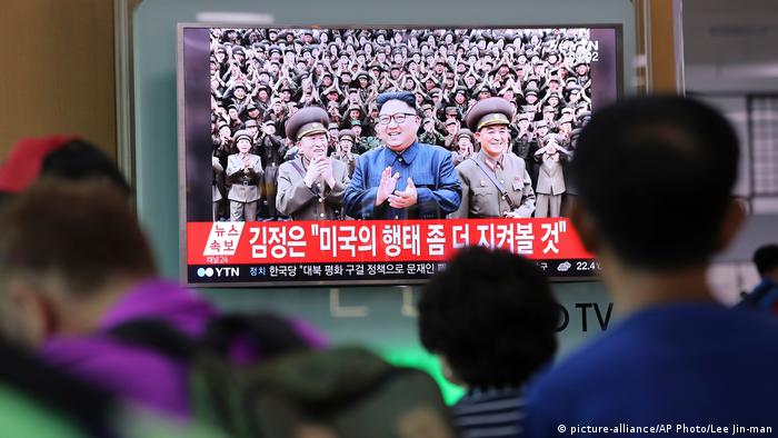 Südkorea Kim Jong Un im TV in Seoul (picture-alliance/AP Photo/Lee Jin-man)