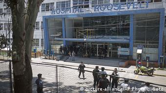 Guatemala Stadt Tote bei Angriff auf Krankenhaus (picture-alliance/AP Photo/L. Soto)