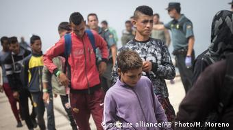 Migrantë nga Maroku mbërrijnë në Tarifa, në jug të Spanjës