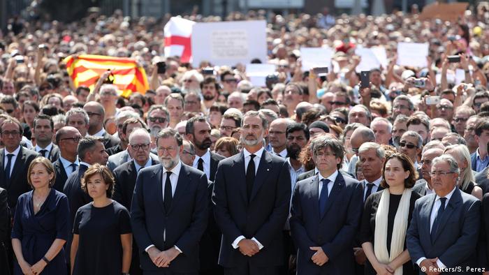 Spanien Schweigeminute für die Opfer des Anschlags in Barcelona (Reuters/S. Perez)