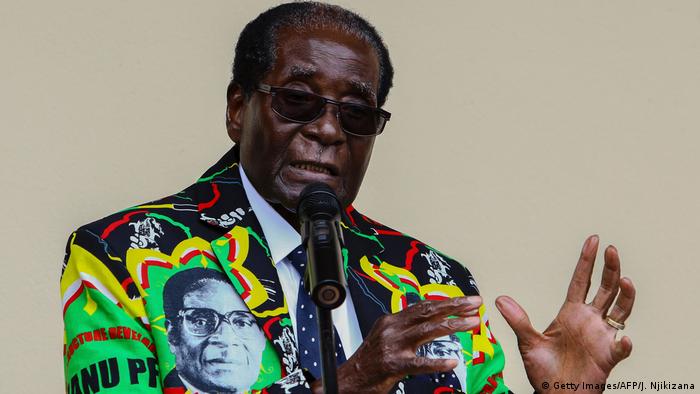 Bildergalerie langjährige Herrscher Robert Mugabe (Getty Images/AFP/J. Njikizana)