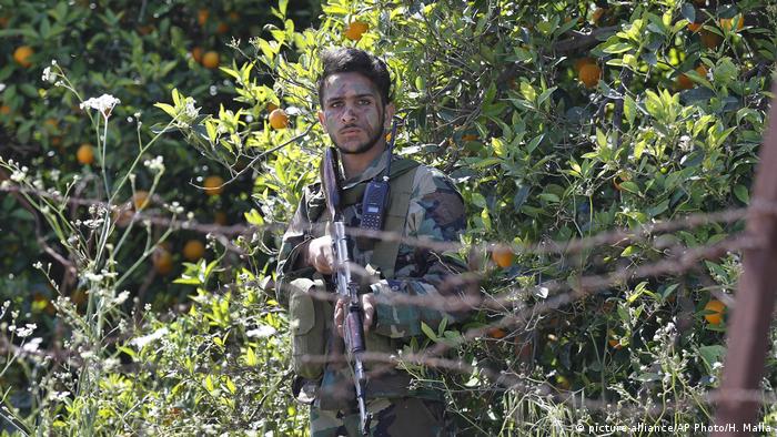Libanon Grenzgebiet zu Israel Hisbollah Kämpfer (picture-alliance/AP Photo/H. Malla)