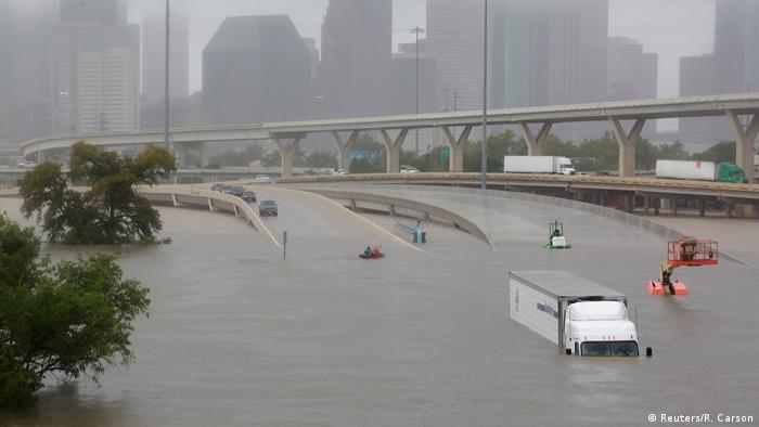 La autopista interestatal 45 totalmente inundada.