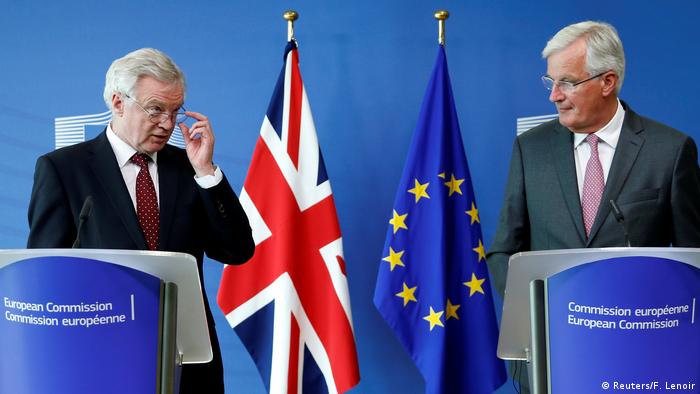 Belgien Brüssel - David Davis und Michel Barnier: Pressekonferenz zu Brexitverhandlungen (Reuters/F. Lenoir)