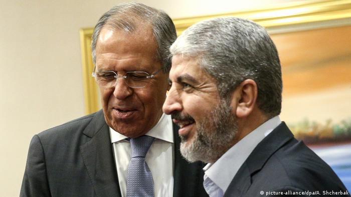 Serghei Lavrov şi liderul Hamas Khaled Mashal, Qatar 2015