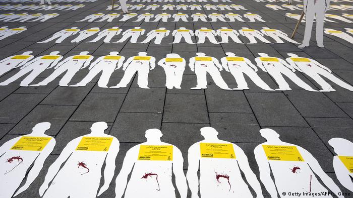 Acción de Amnestía Internacional por activistas asesinados y desaparecidos en Colombia.