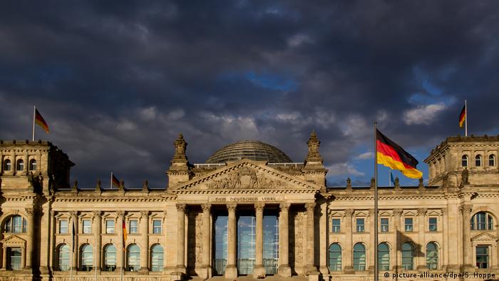Deutschland - Reichstagsgebäude Berlin (picture-alliance/dpa/S. Hoppe)