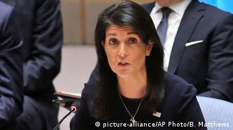 USA UN-Sicherheitsrat in New York - US-Botschafterin Nikki Haley (picture-alliance/AP Photo/B. Matthews)