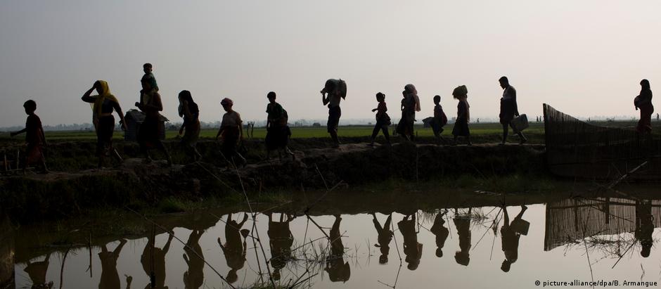 Em duas semanas, cerca de 164 mil rohingya cruzaram a fronteira de Bangladesh
