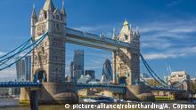 UK, England, London, Tower Bridge über Fluss Themes
