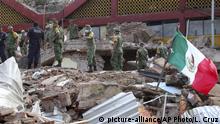  Mexico Juchitan Erdbeben Soldaten Brgungsarbeiten