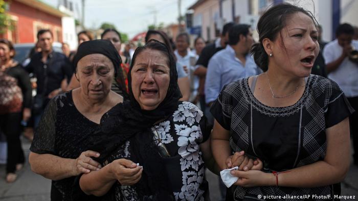 Mexiko Nach dem Erdbeben in Juchitan (picture-alliance/AP Photo/F. Marquez)