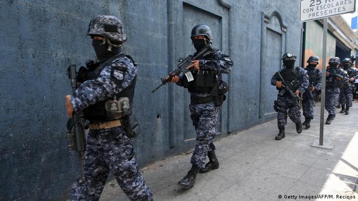 Comando de asalto de policía salvadoreña 
