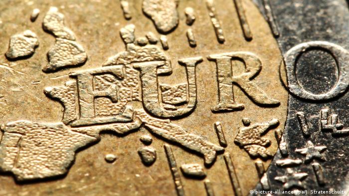 Euro-Münze (picture-alliance/dpa/J. Stratenschulte)