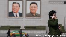 Nordkorea Frau mit Handy