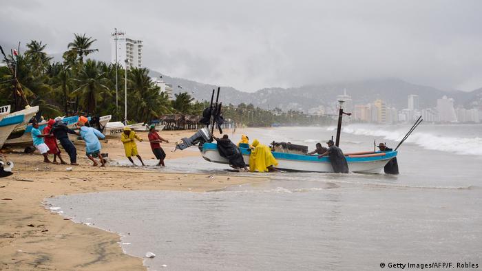 Mexiko Acapulco vor Ankunft Hurrikan Max (Getty Images/AFP/F. Robles)