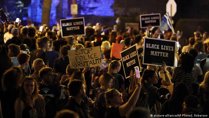 USA Proteste in St. Louis nach Freispruch für Polizisten (picture-alliance/AP Photo/J. Roberson)