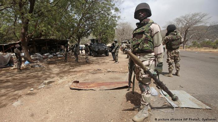 Nigeria Kampf gegen Boko Haram | ARCHIV (picture alliance /AP Photo/L. Oyekanmi)