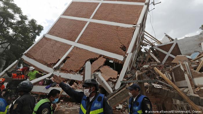 Mexiko Erdbeben Mexiko Stadt (picture-alliance/El Universal/L. Crotes)