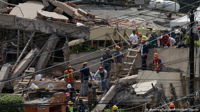 Mexiko City Erdbeben eingestürzte Enrique Rebsamen Schule (picture-alliance/AP Photo/M. Ugarte)