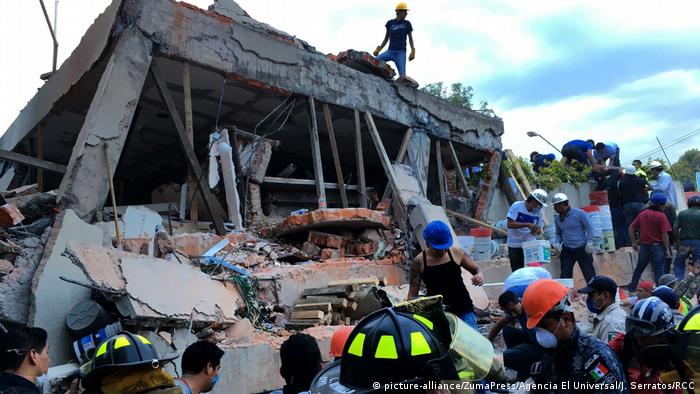 Mexiko Erdbeben Mexiko Stadt (picture-alliance/ZumaPress/Agencia El Universal/J. Serratos/RCC)