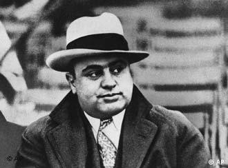 Resultado de imagem para cartão de visitas de Capone